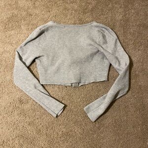 Elegant Gray Long Sleeve Crop Top